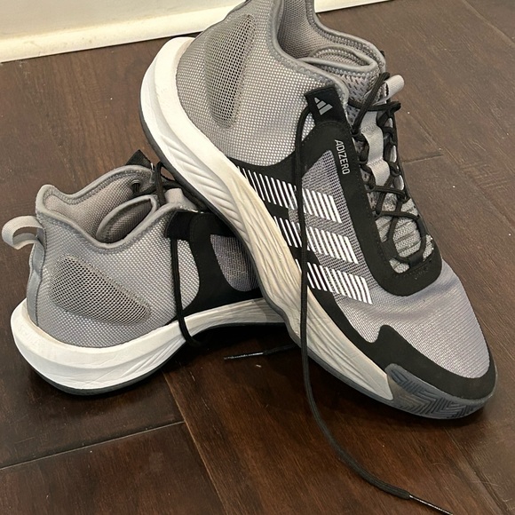 New Adidas ball shoes - Picture 4 of 6